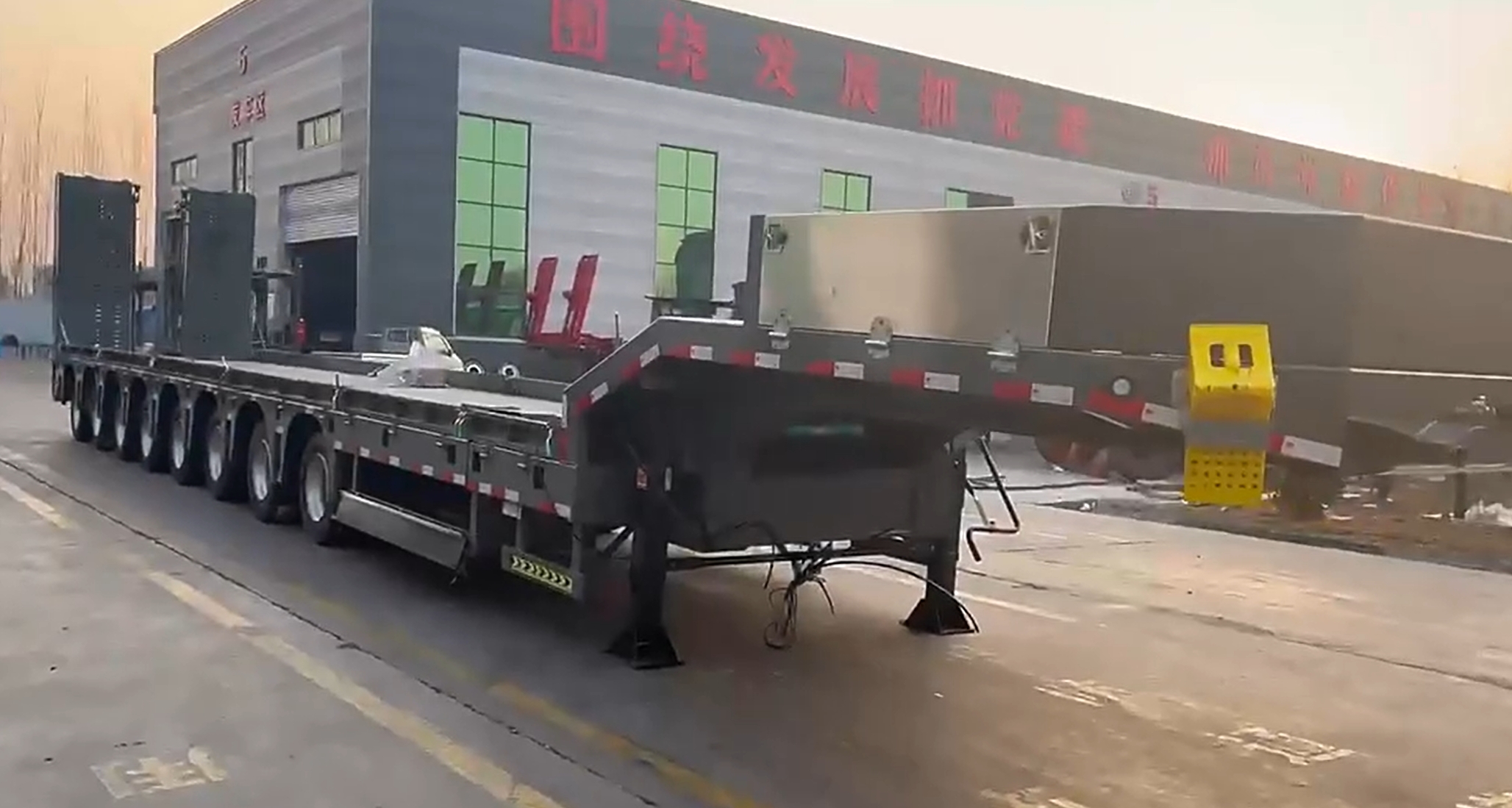 8 axle lowbed trailer 04.jpg